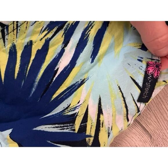 EUC Koi Stretch Tropical print scrub top sz L yellow blue colorful nursing - Picture 4 of 5